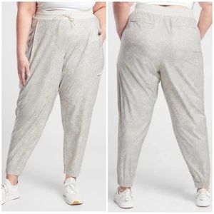 ATHLETA Venture Printed Jogger Pants in Viper Gray Snake